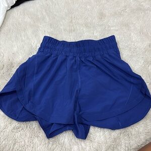 LULULEMON HOTTY HOT SHORT 4 INCH